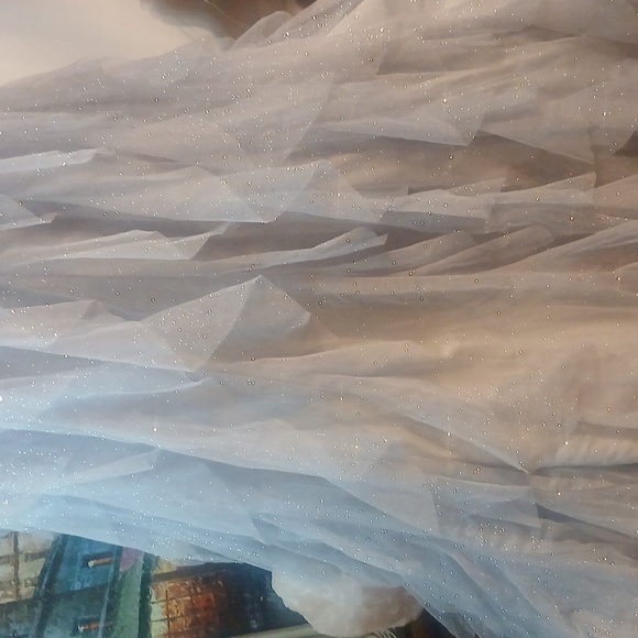 VIDEO! BNWT Elegant Sparkle Silver Ruffled EMBROIDERED W/ CRYSTALS Gown Sz3/4 - Picture 9 of 17